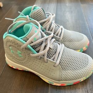 Under Armour kids Basketball shoes - GREAT CONDITION - 3